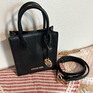EUC Michael Kors Mercer extra-small pebbled leather crossbody bag in black